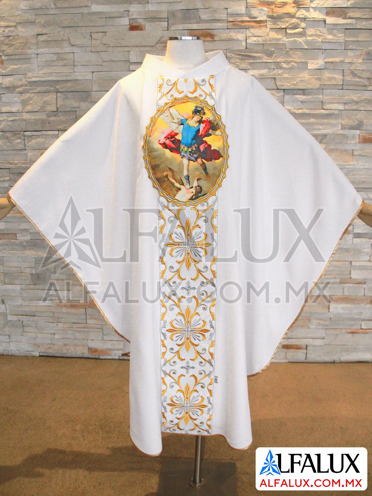 30 SAN MIGUEL Alfalux Casulla Central Blanco Medallon Impreso 2026 (11)